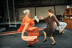 /news/50-y-yubileynyy-spektakl-starshaya-sestra-/