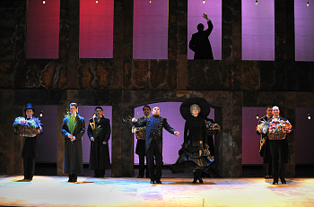 Eurocomunicazione: "Версия «Ревизора» Гоголя на сцене Театра Аргентина"