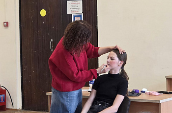 "Театр в школе": мастер-класс по гриму для учеников Школы №90