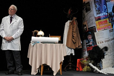 /news/videopozdravlenie-akterov-et-cetera-k-90-letnemu-yubileyu-nikolaya-mitrofanovicha-maksimova-chast-1/