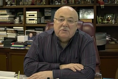 /news/khudozhestvennyy-rukovoditel-et-cetera-aleksandr-kalyagin-pozdravil-kollektiv-teatra-s-27-letiem/