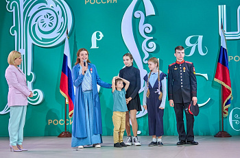 Сегодня актрисе "Et Cetera" Анне Артамоновой была вручена медаль «За труды в культуре и искусстве»