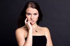 /news/s-dnem-rozhdeniya-pozdravlyaem-aktrisu-annu-dianovu/