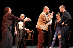 /news/repetitsii-spektaklya-eto-tak-esli-vam-tak-kazhetsya-s-rezhisserom-adolfom-shapiro/