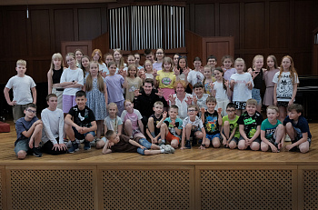 "Большие гастроли" театра "Et Cetera" в Новоуральске: мастер-класс актеров Федора Бавтрикова и Евгения Тихомирова