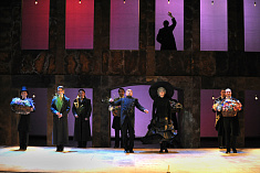 /news/eurocomunicazione-versiya-revizora-gogolya-na-stsene-teatra-argentina/