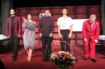25 ноября спектаклем "Циники" открылся театральный фестиваль "Виват, театр"
